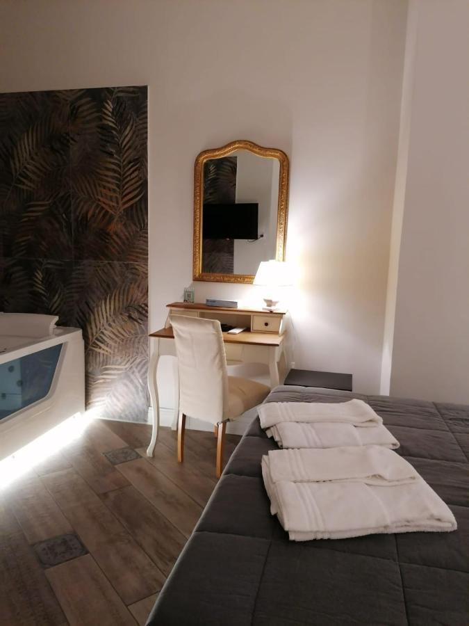 Hotel Real Giardinetto A Toledo à Naples Extérieur photo
